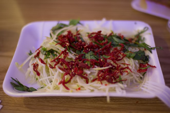  In addition to Song Que’s vegetarian food, you can also buy a pre-wrapped shredded papaya salad, and top it with beef jerky. 