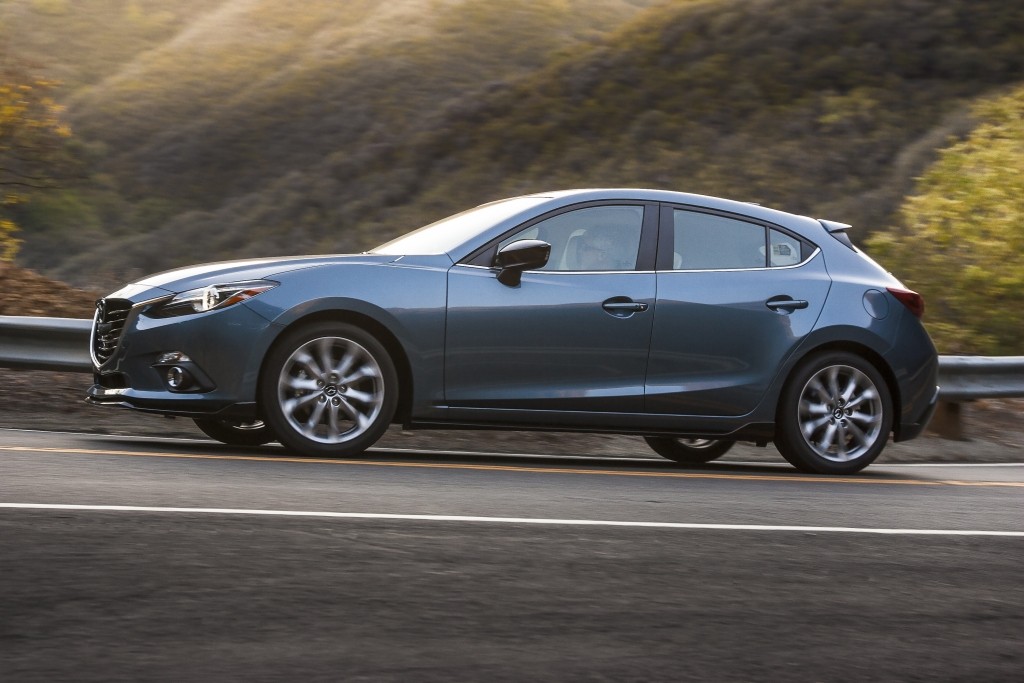 2015_Mazda3_5D_s_Touring_6MT_Blue_Reflex_-17-1024x683